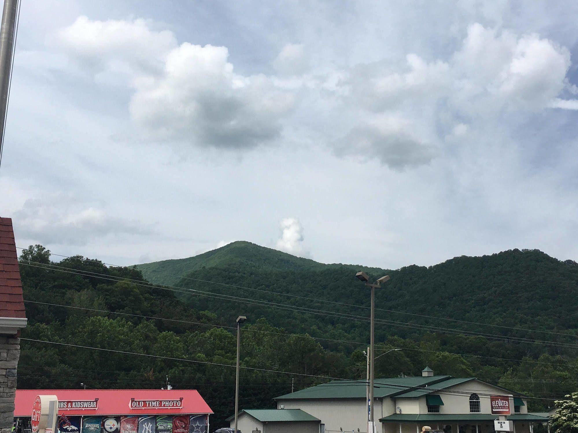 퀄리티 인 앤 스위트 매기 밸리 호텔 매기 벨리 외부 사진